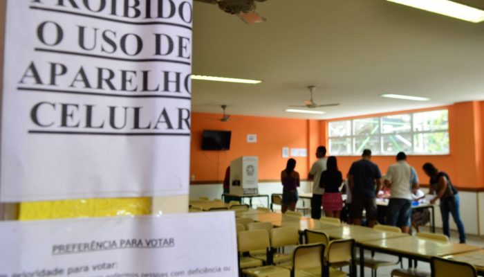 Rio de Janeiro - Colégio Estadual Jornalista Tim Lopes, no Complexo do Alemão, que é usada pela primeira vez para votação.